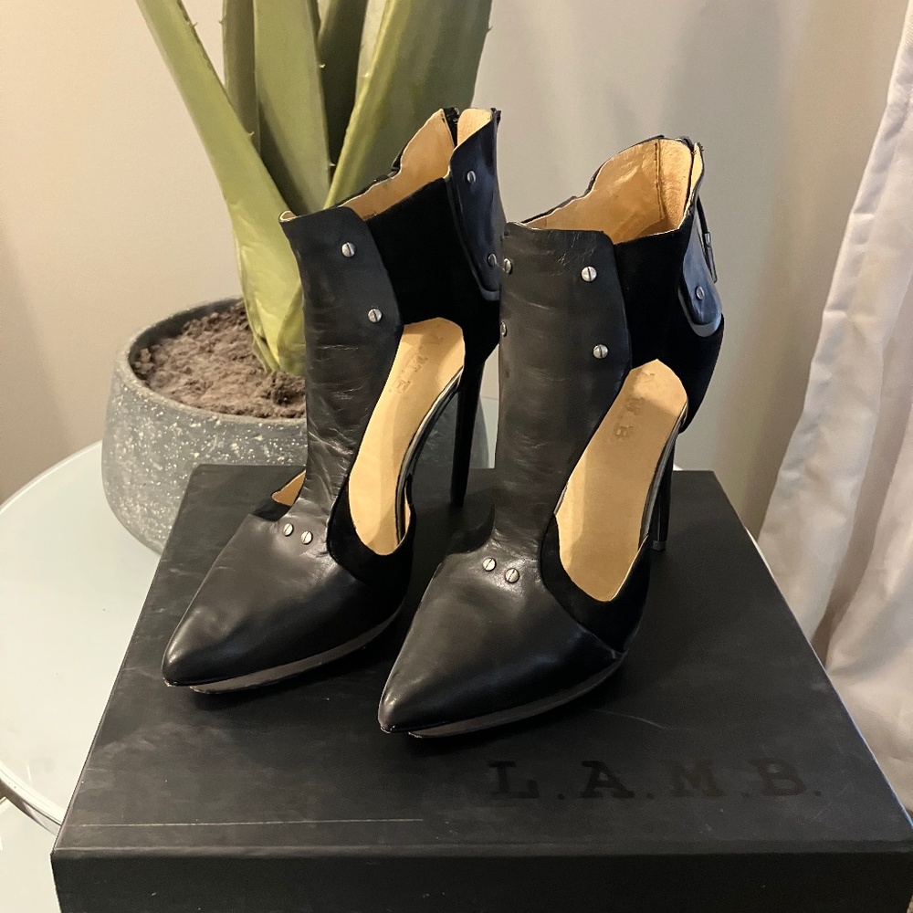 LAMB Black Trevor Zip up pumps